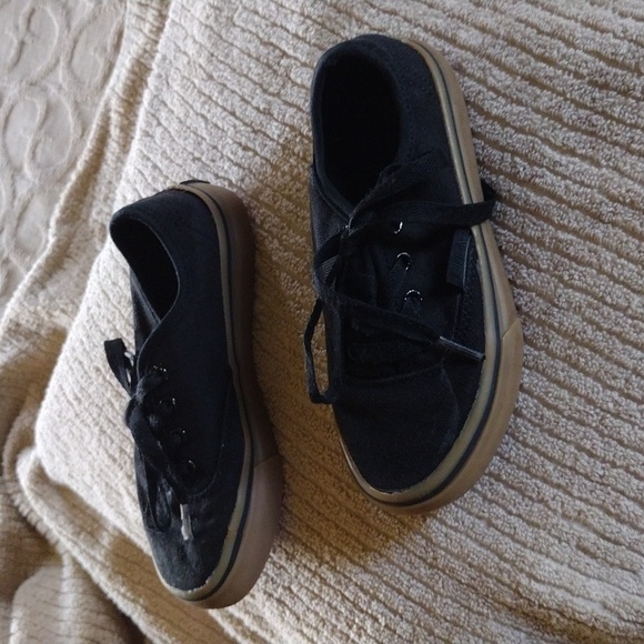 4@30.00 or 20.00 Boys Shoes by FILLA - Picture 4 of 10